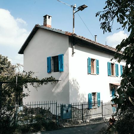 Superb Holiday Home In Piedmont Italy With Fireplace Santo Stefano Belbo Exterior foto