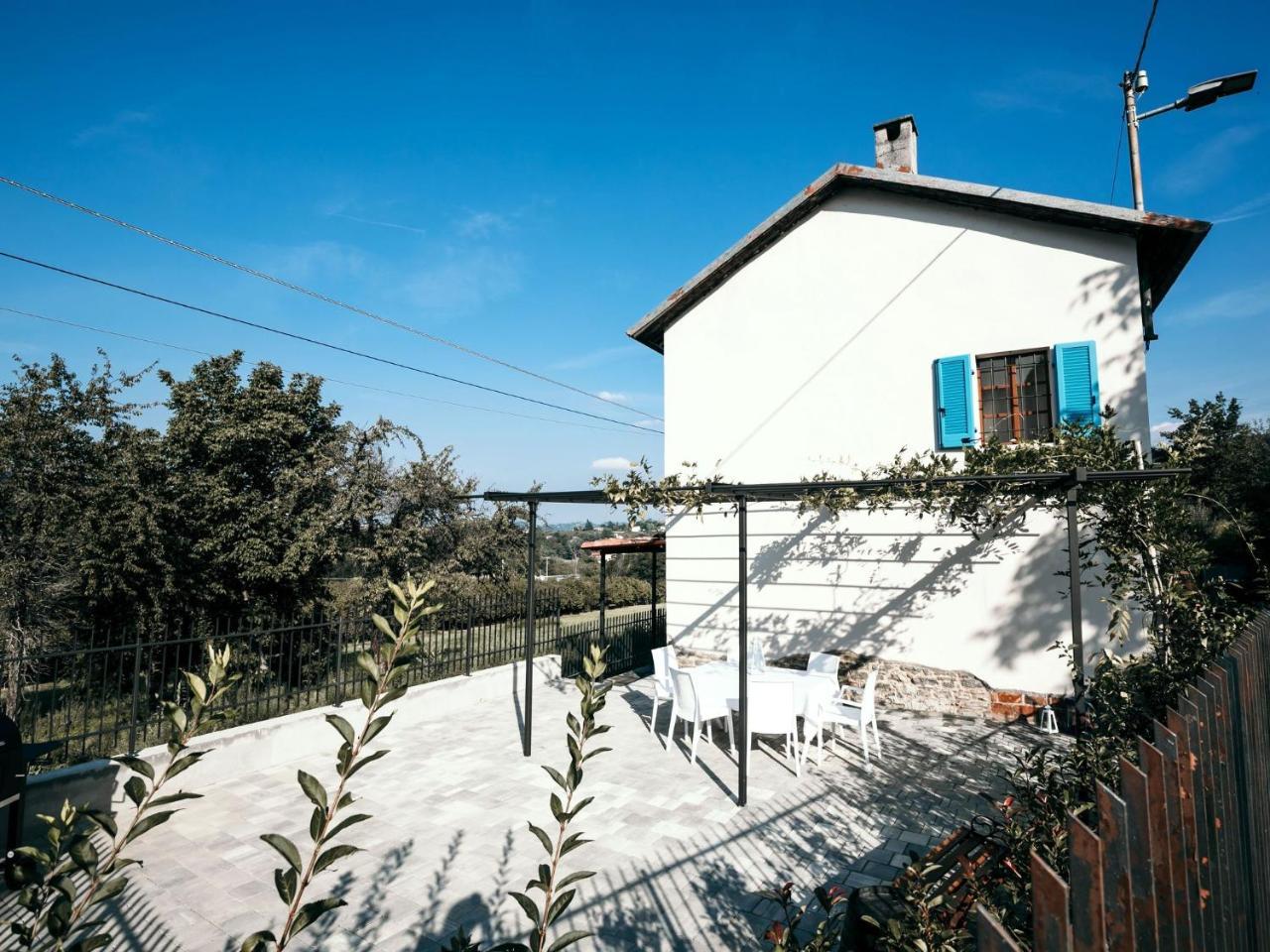 Superb Holiday Home In Piedmont Italy With Fireplace Santo Stefano Belbo Exterior foto
